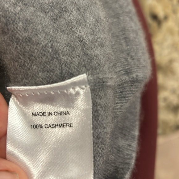 Gray cashmere sweater - Picture 4 of 5